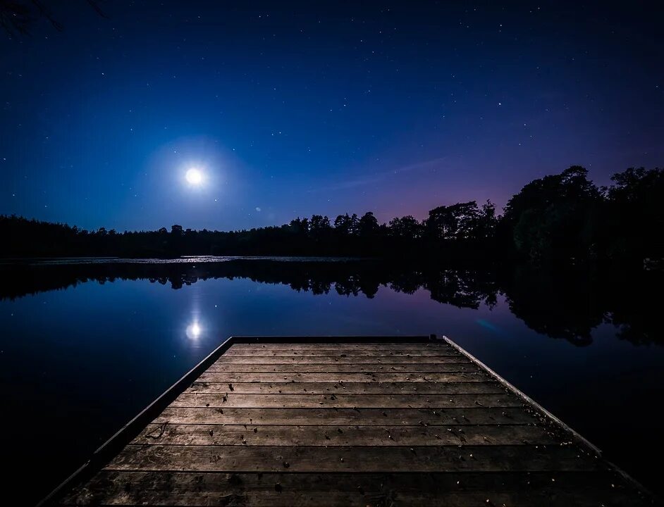 Night lake. Ночное озеро. Озеро ночью. Природа ночью. Ночь озеро Луна.