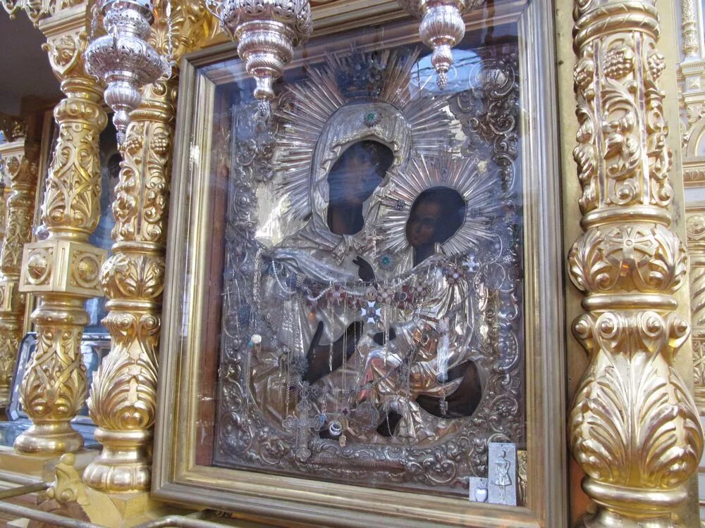 тихвин монастырь тихвинской иконы богородицы. тихвинская икона божией матери. икона тихвинской богоматери в тихвине. тихвинская икона божией матери в тихвине монастырь. тихвинская икона божией матери 16 век.