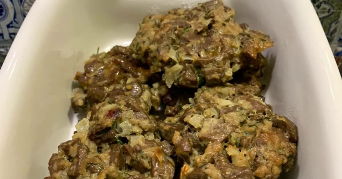 рубленные котлеты из печени. блюда из говяжьей печени. печень рубленная. рубленные печёночные котлеты из куриной печени. рубленные котлеты из печени говяжьей.