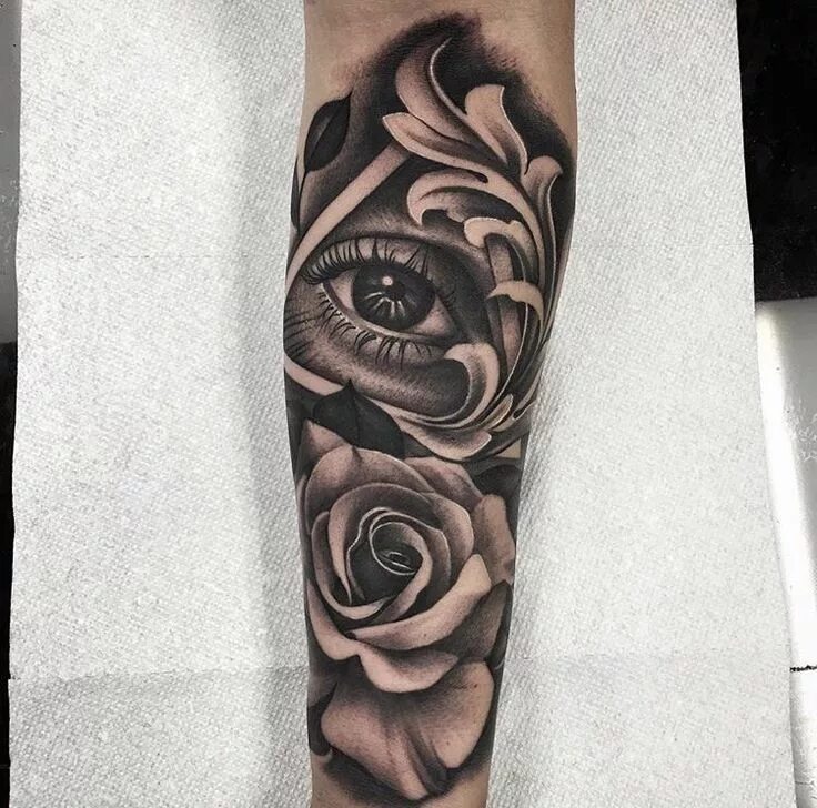 Тату глаз на предплечье. Tattoo media. Тату медиум. Тату студия фото. Тату студия.