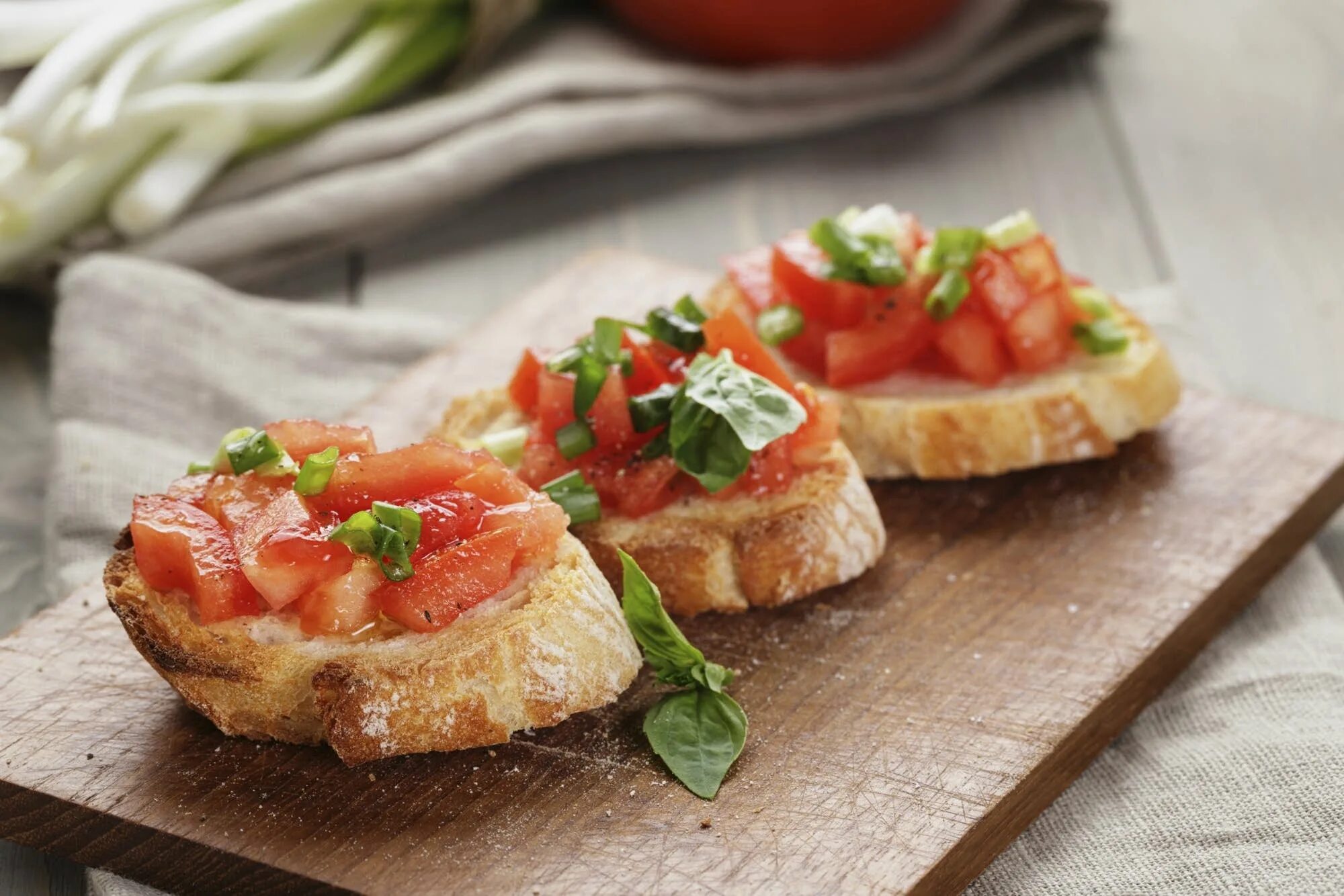 Брускетта неаполитано. Гранд брускетта. Bruschetta Pomodoro специя. Брускетта с хлебцами. Брускетта рязановское