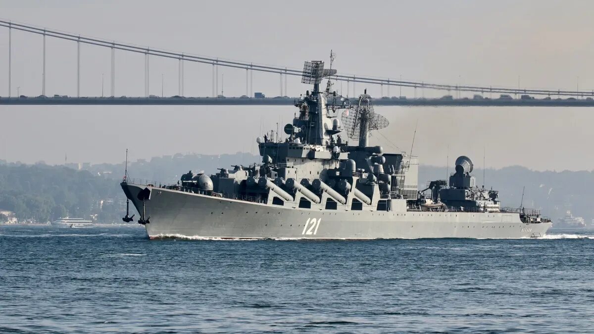 Потеря корабля вмф. Крейсер 121 Москва Севастополь. Ракетный крейсер Черноморского флота «Москва» затонул. Флагман Черноморского флота крейсер Москва затонул. Флагман Черноморского флота крейсер Москва.