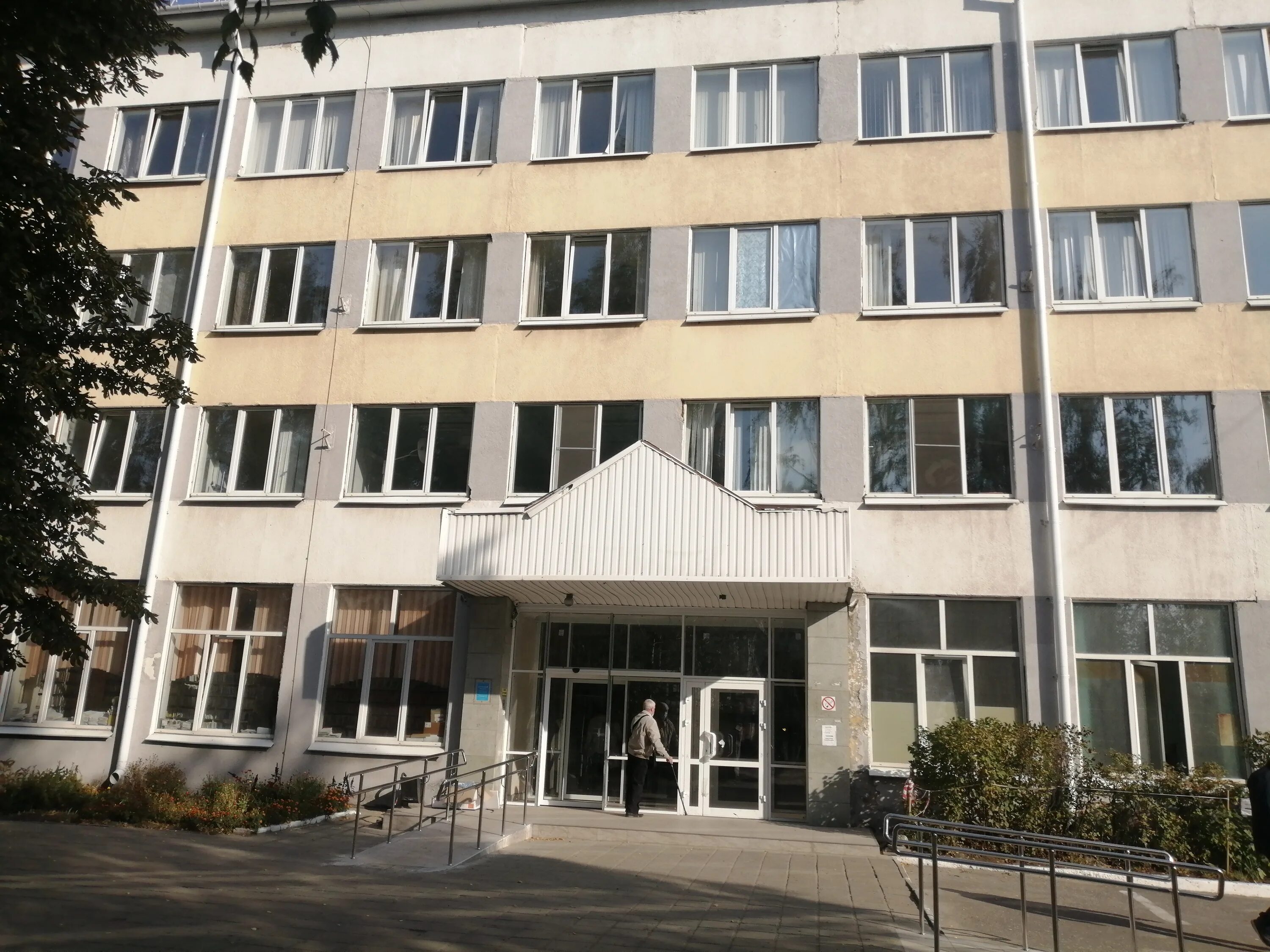 Гауз брянская городская больница 1. Телефон поликлиники 5 брянск. Телефон поликлиники 5 брянск. Регистратура поликлиники 5 брянск. Телефон поликлиники 5 брянск.