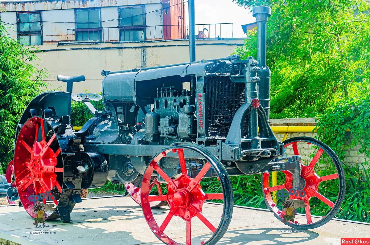 Втз владимирский тракторный завод. Втз трактор 1920. Т-25 трактор. Тракторы курск. Трактор фотографию сейчас подожди трактор включит.