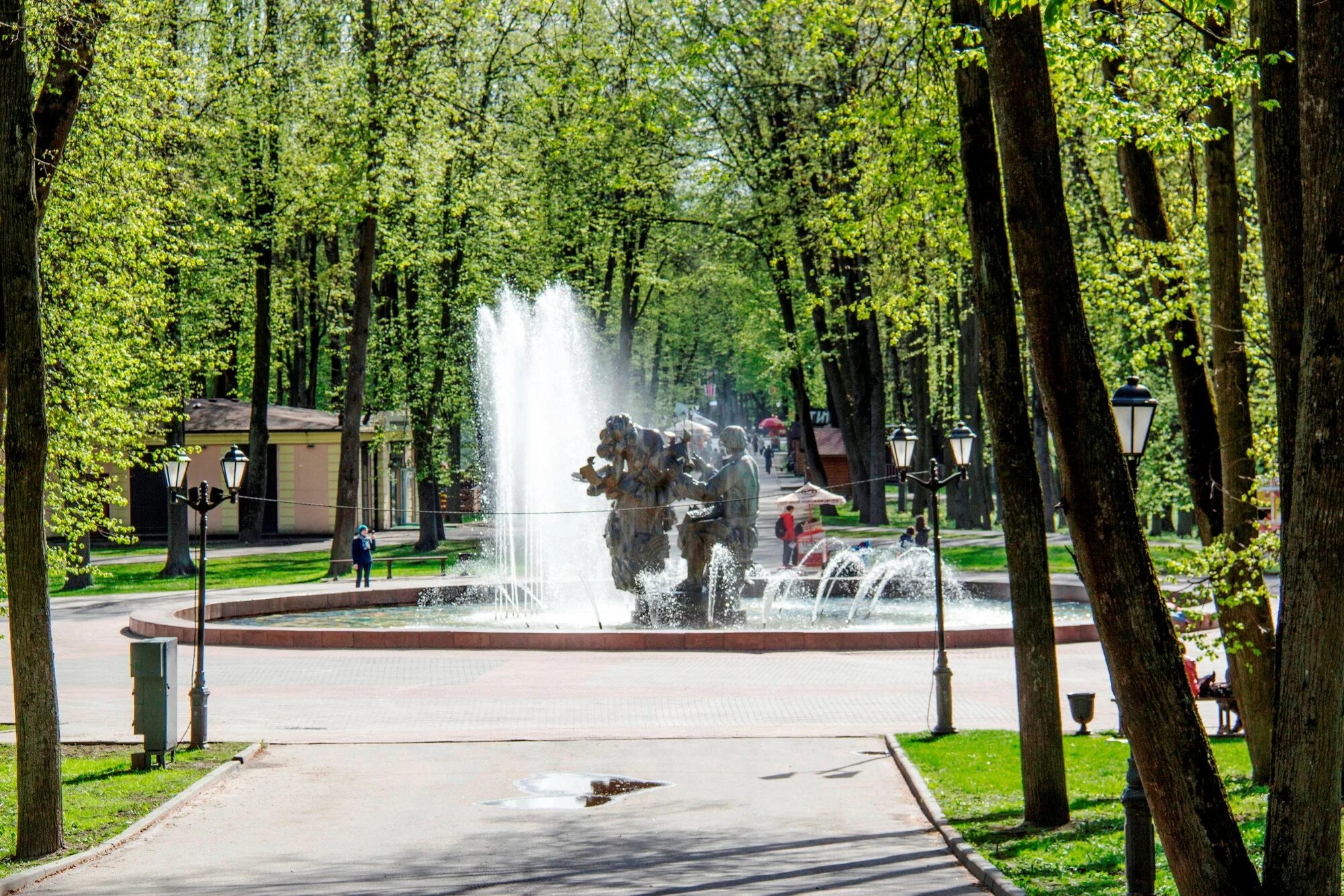 Парки великого новгорода сайт. Парк Великий Новгород. Кремлевский парк в Великом Новгороде. Парк Кремль Великий Новгород. Проект Кремлевский парк Великий Новгород.