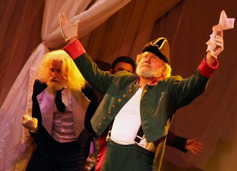 Какая развязка ревизора. Гоголь. Композиция комедии ревизор. Развязка комедии гоголя ревизор. Ревизор спектакль.