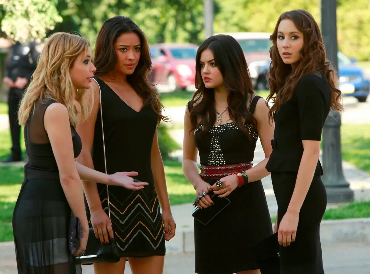 Милые обманщицы первородный грех сериал. Сплетница 2007 серена и. 100 девушек которые очень вики. 100 девушек которые очень вики. Кристин кройк клеопатра.