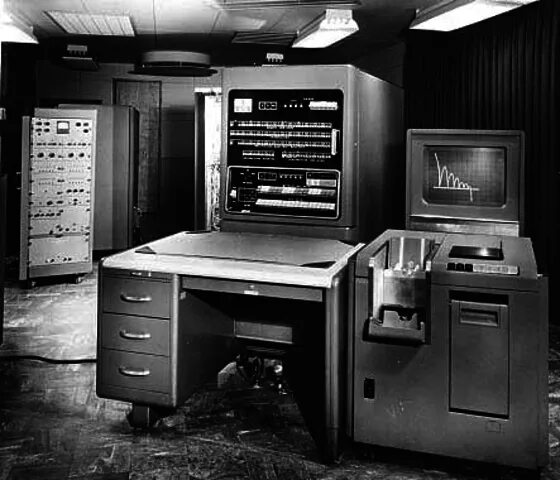 Электронный компьютер электронная машина. IBM 701. IBM 701 ЭВМ. IBM-701 поколение. 1957 IBM - 701.