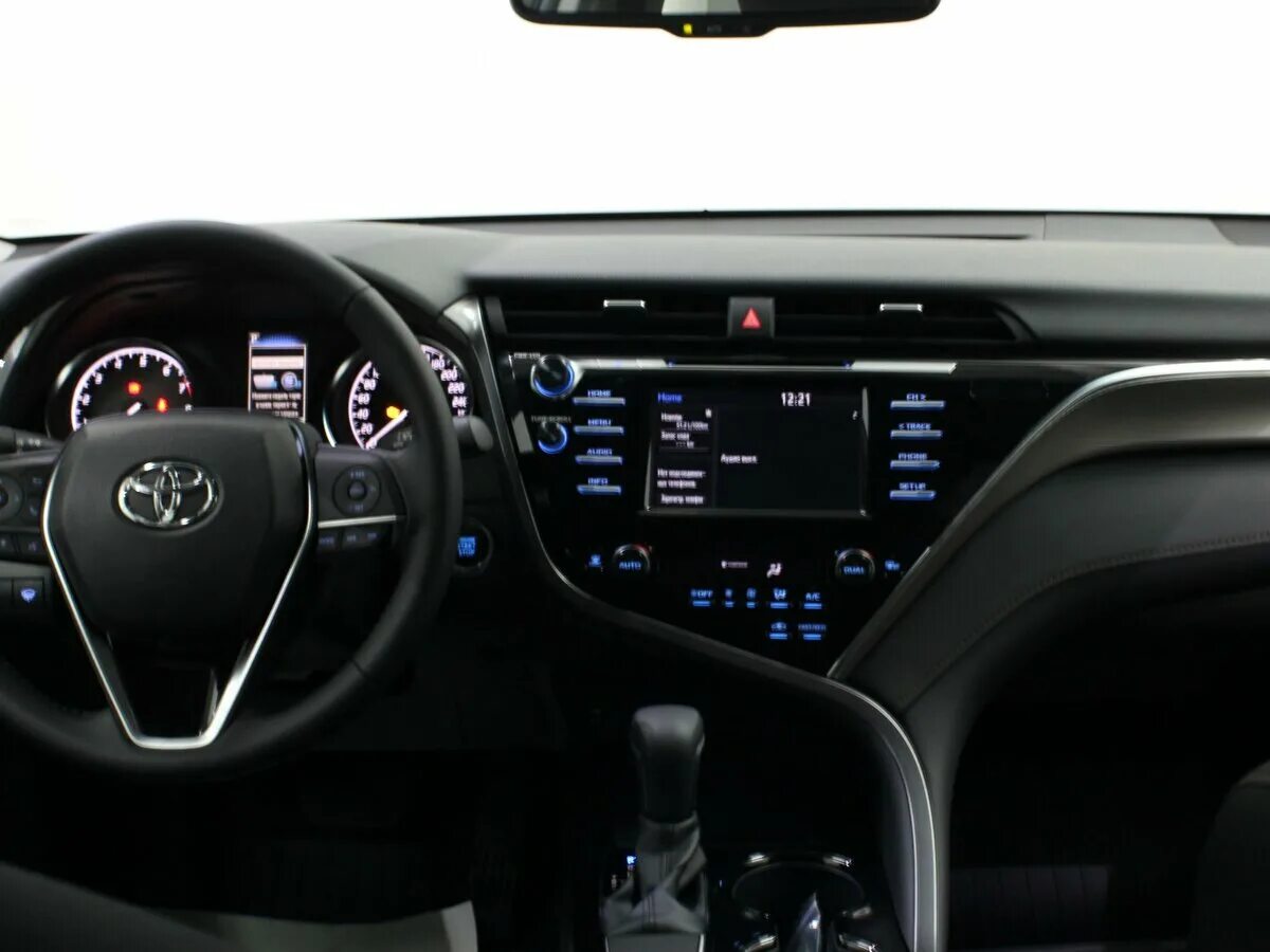 Camry 2020 салон. 5 тойота. 5 тойота. Салон камри стандарт. Toyota camry 2.