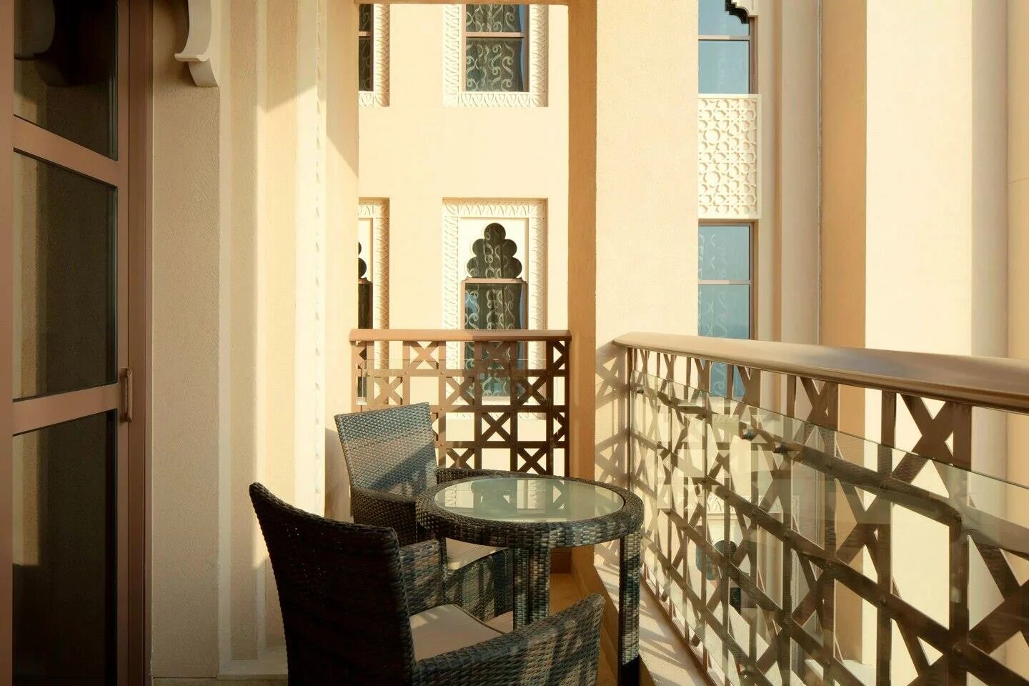 Deluxe balcony. Отель Шератон Шарджа. Шарджа Шератон 5. Sheraton Sharjah Beach Resort & Spa. Sheraton Sharjah Beach Resort Spa 5 пляж.