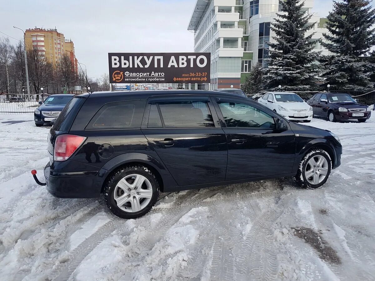 Машины тюмени сколько стоит. Фаворит авто. Favorit автомобиль. Тюмень автомобили. Автосалон Фаворит Йошкар-Ола.