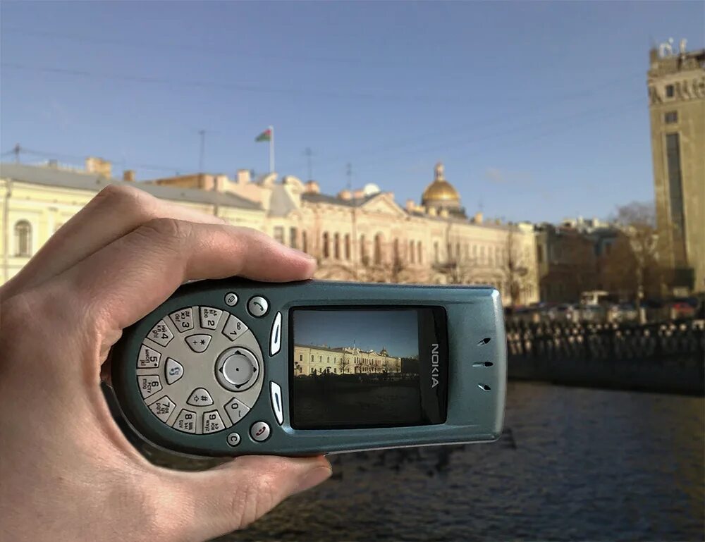 Средняя камера телефона. Kyocera VP-210. Kyocera VISUALPHONE VP-210. Первые мобильники с камерой. Старый телефон с камерой.