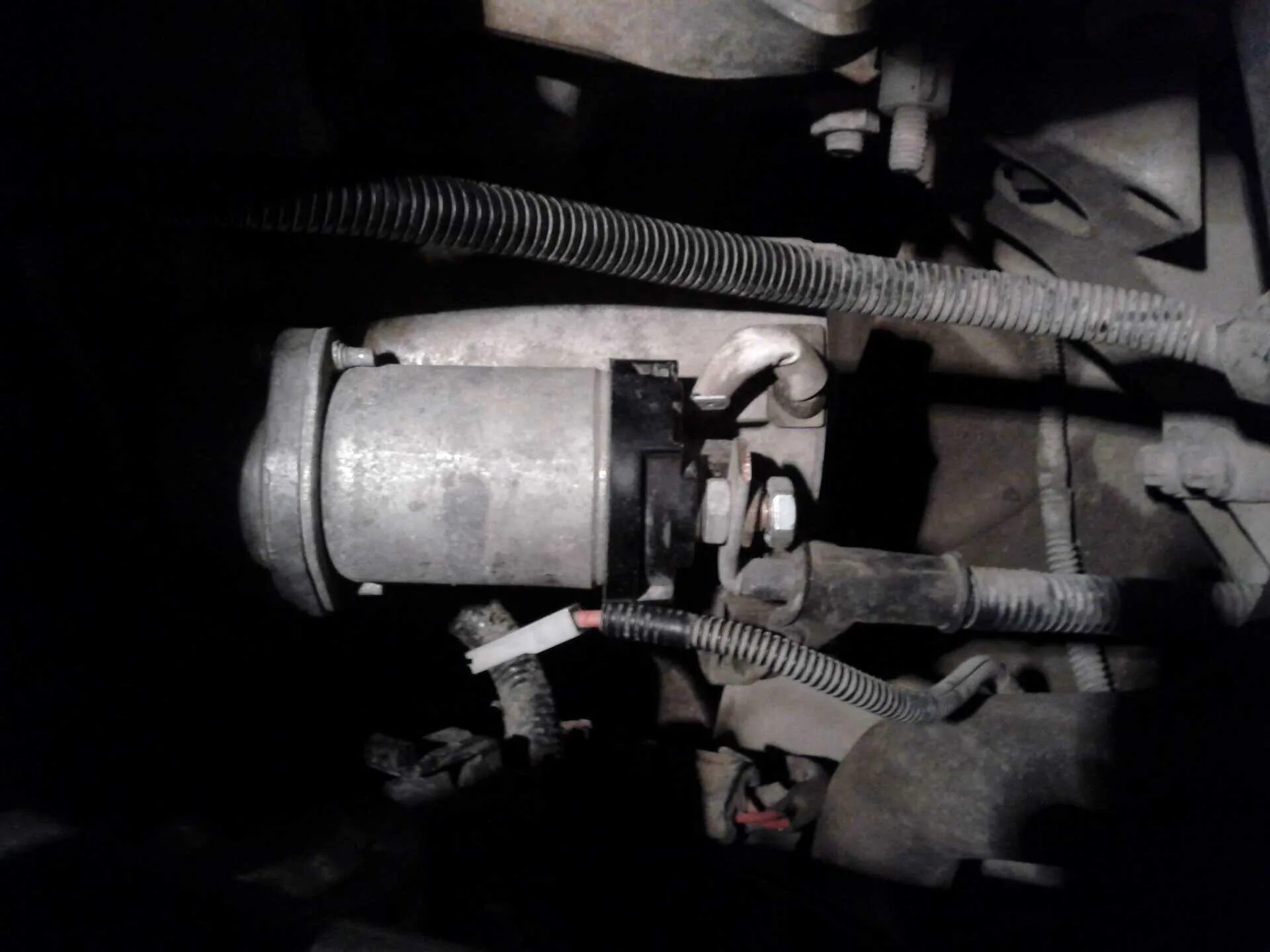 Как поменять стартер на калине. Клемма стартер втягивающее лада калина. Стартер калина 1. Как поменять стартер на калине. Крепление стартера ваз 2114.