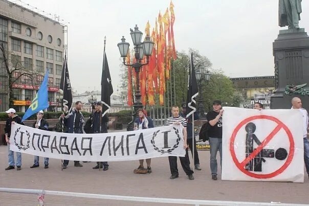 Парад против. Русский парад против Кавказа. Я против парада в Крыму хотите в Берлине. Лужков против парадов. Казачья дружина против экстремизма арт.