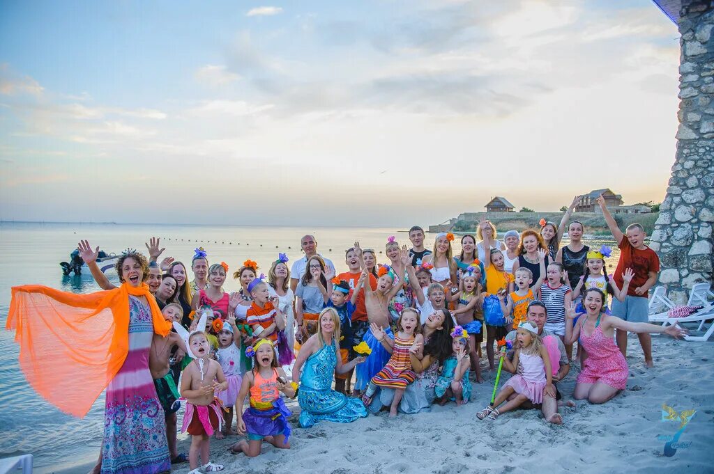 семья в лагере. семь футов лагерь крым. палаточный лагерь имени олега кошевого тюмень. оздоровительный семейный лагерь. лагерь с родителями.