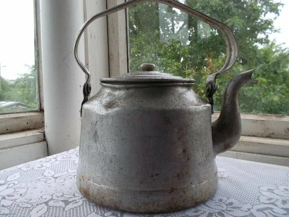 Чайник катунь 2. Чайник зиш л68 ссср 2 5л. Удельная чайник. Старинный чайник. Удельная чайник.