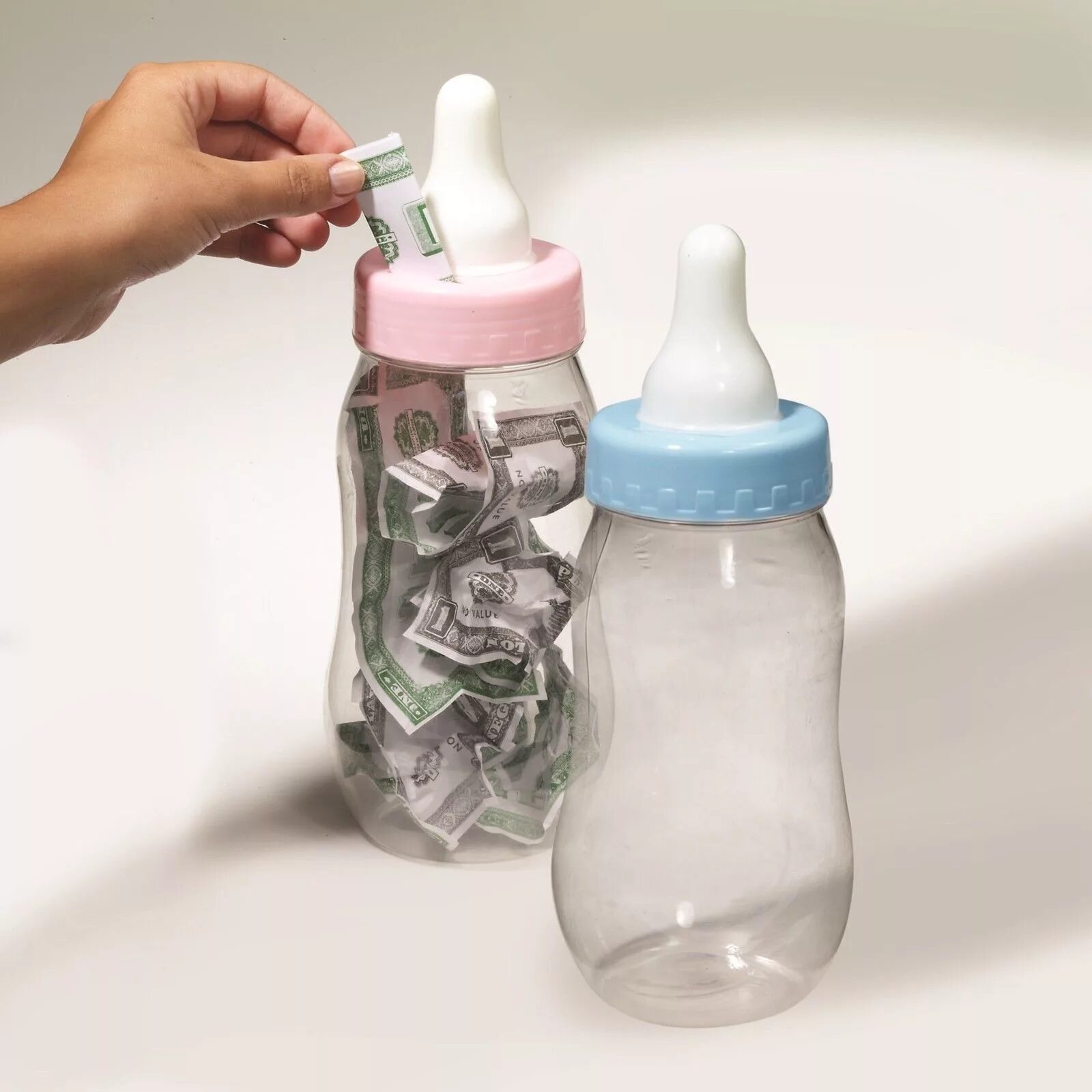 Бутылочка сын. Бутылка для детей. Малыш с бутылочкой. Игрушечная бутылочка для ребенка. Маленькие бутылочки для детей.