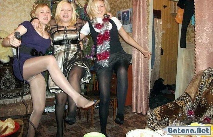 пьяные подруги в соцсетях. пьяные взрослые женщины домашнее. пьяные дамы в колготках частное. русские свингеры любительское. девушка в колготках подъезде.