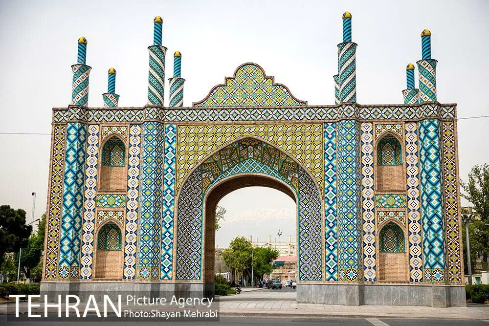 Тегеран. Йезд иран достопримечательности. Табриз город в иране. Мешхед город в иране. Тегеран 4 буквы.