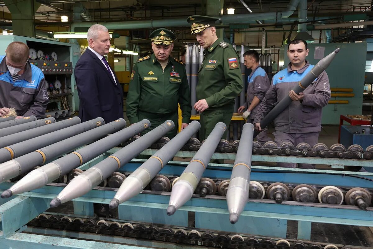 Сфера оборонно промышленного комплекса. Оборонное предприятие. производство снарядов. оборонно-промышленный комплекс россии. оборонная промышленность.