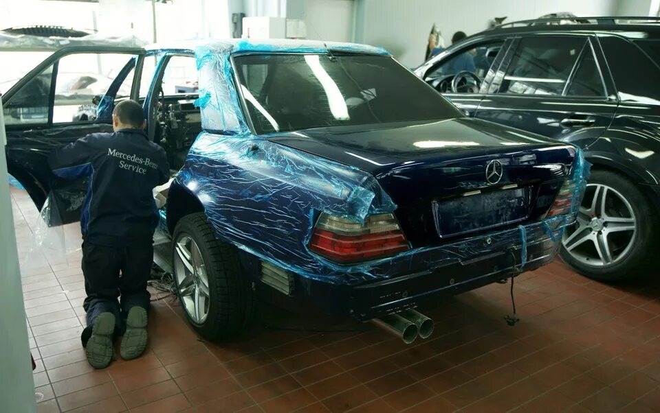 Реставрация Мерседес w124. Мерседес 124 ручной сборки. Мерседес w124 бензобак. Razbiti Mersedes w140. Мерседесы реставрация