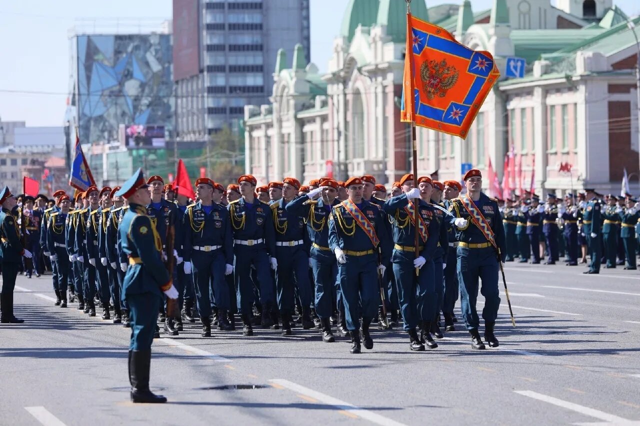 Парад мчс. МЧС Новосибирск парад. Парад Победы АГЗ МЧС. Новосибирск парад 9 мая МЧС. МЧС на параде Победы.