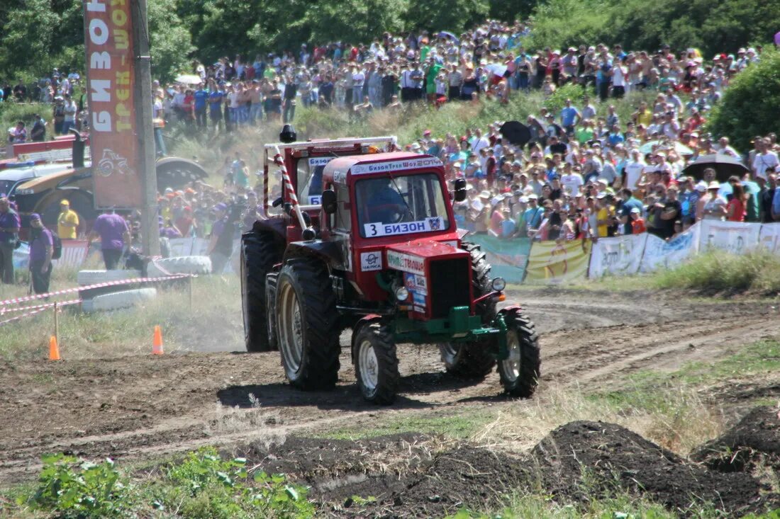 трактор бизон 4х4. бизон трактор шоу. трактор бизон 4х4. бизон трек шоу 2020. гонки на тракторах бизон трек шоу.