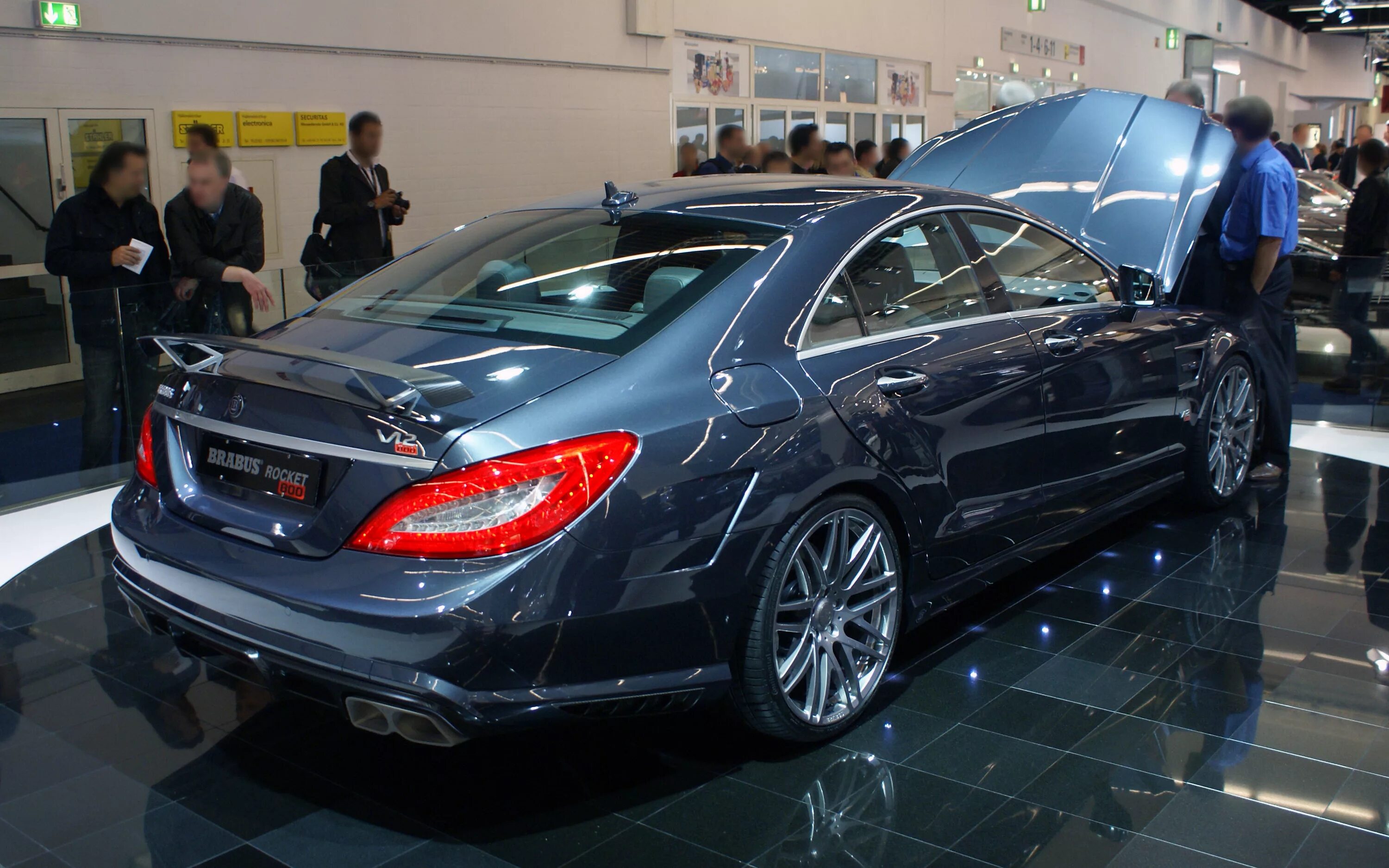 Mercedes cls brabus rocket 800. Mercedes-benz cls c219 brabus. Cls brabus rocket. Mercedes cls brabus rocket 800. Brabus rocket cls.