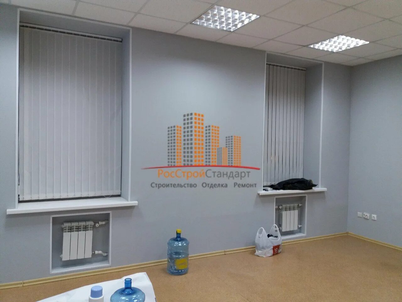 Стройка отделка лобня. Входная группа облицовка плиткой. Плитка вместо притолоки. Цвет стен в офисе. Строительная отделка.