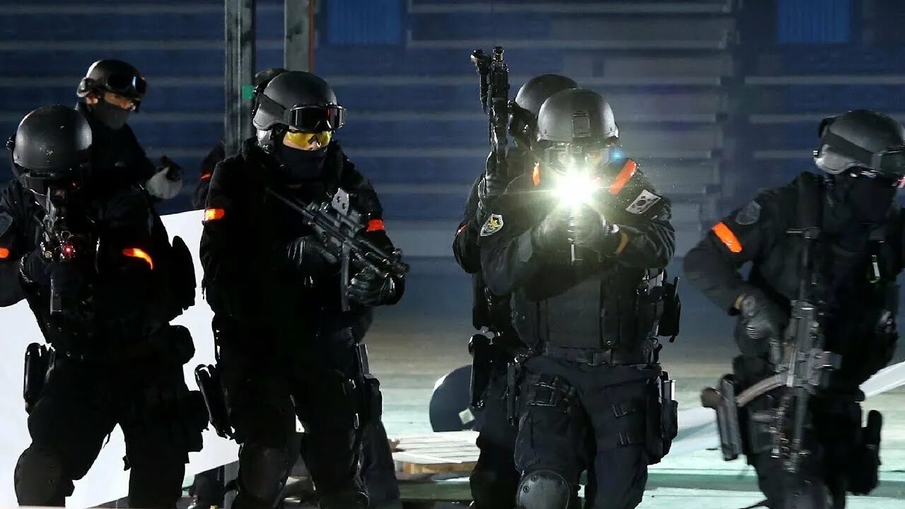 South korean SWAT. Полицейский спецназ Южной Кореи. SWAT спецназ. SWAT операция.