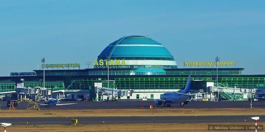 Сколько аэропортов в астане. Международный аэропорт Нурсултан Назарбаев. Терминал 2 аэропорт Астана. Аэропорт Астаны сейчас. Привокзальная площадь аэропорт Нурсултан.