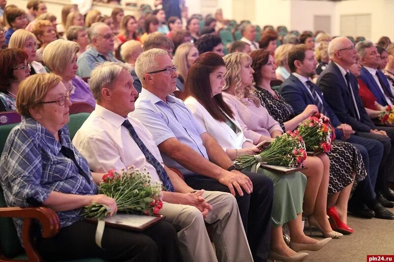 Судьи арбитражного суда псковской области. Арбитражный суд псков бударина. Районный суд псков. Управление судебного департамента в псковской области. Усд по псковской области начальник фото.