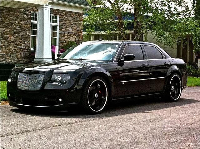 Крайслер 300с черный. Black 2006 Chrysler 300. Chrysler 300c srt8. Крайслер 300с 1 поколения.