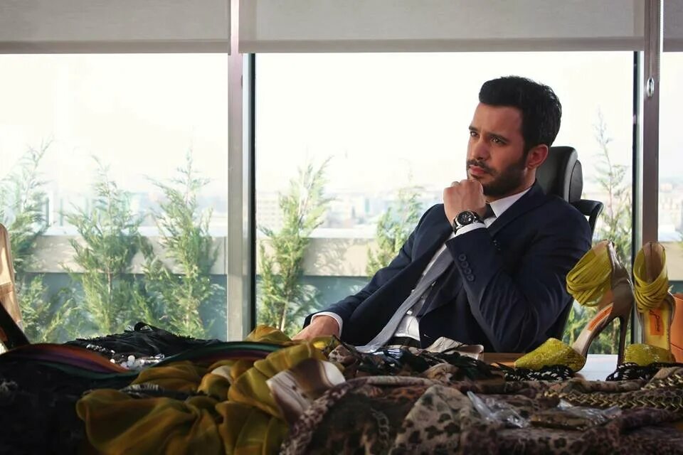 Барыш ардуч чукур. Любовь напрокат барыш ардуч. Дом омера ипликчи в сериале. Любовь напрокат омер. Любовь напрокат барыш ардуч.