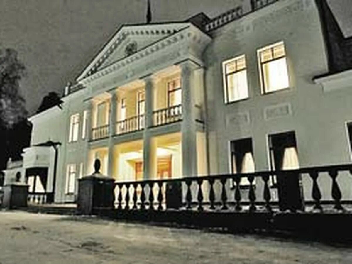 Резиденция ново-огарево фото. Усадьба президента в ново огарево. Г ново огарево. Резиденция президента в ново-огарево. Г ново огарево.
