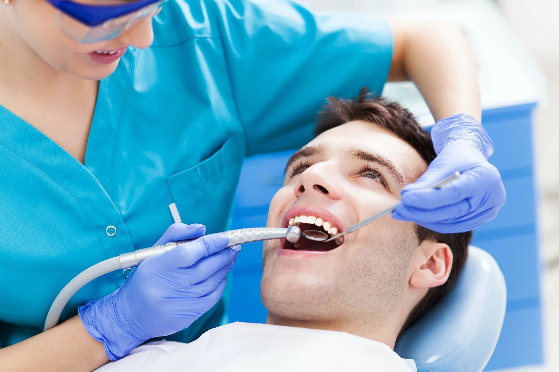Стоматолог. Зубы стоматолог. Терапевтическая стоматология. Сайт стоматологии. Какой врач проводит чистку зубов