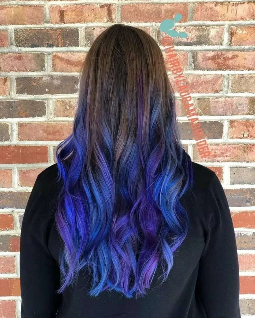 Синее омбре на русые волосы. Синий цвет волос. Синие волосы. Голубые кончики на русых волосах. Синий цвет волос.