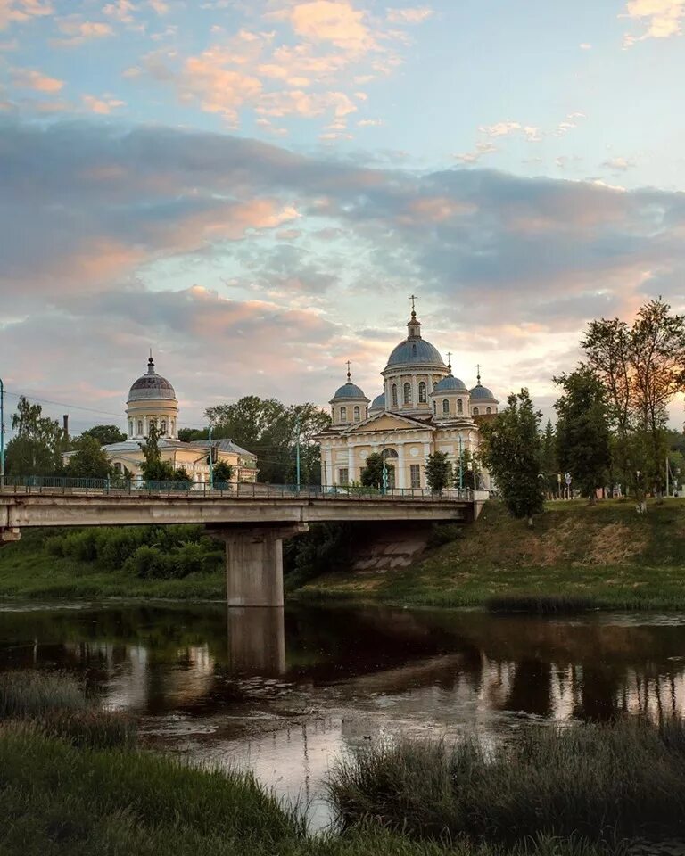 Тверь г торжок. Река тверца торжок. Торжок фото сверху. Слушать торжок. Город торжок тверская область достопримечательности.
