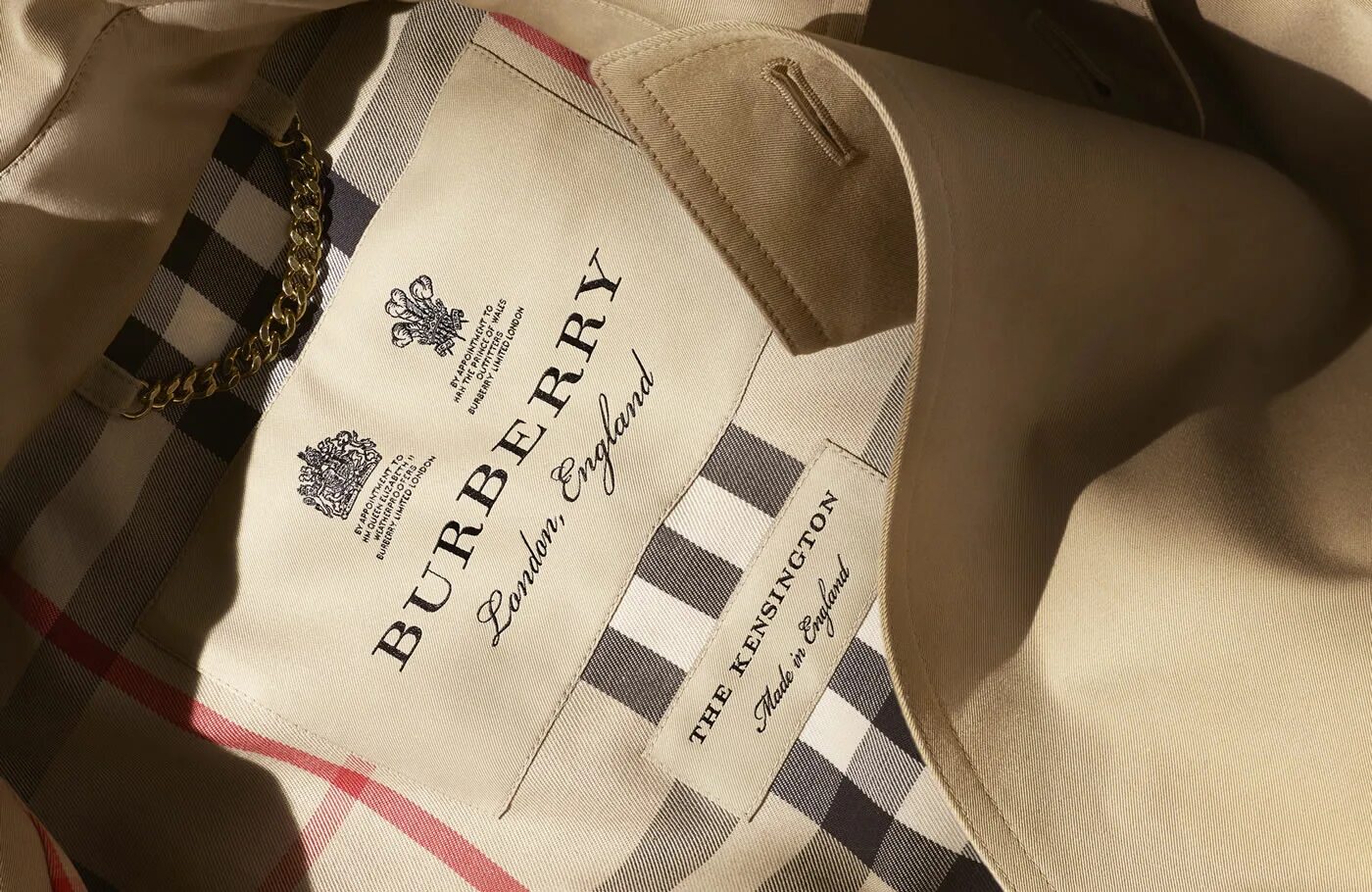 Burberry перевод на русский. Burberry 40226891. Барбери London England. Burberry тренч бирки. Burberry 8050275.