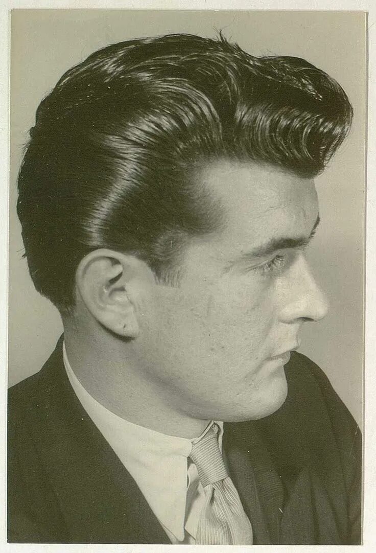 Элвис Пресли прическа Помпадур. Мужские причёски 50-х годов. Советские прически мужские. Мужскиепричёски 40-х годов. Мужские стрижки 60