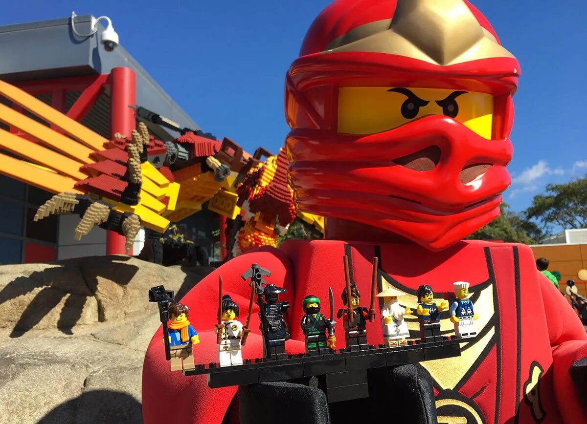 Лего ниндзяго 4 сезон. Lego ниндзяго игра. Lego ninjago: master of the 4th dimension мультфильм 2018. Ninjago master of the 4th dimension. Ниндзяго значки.