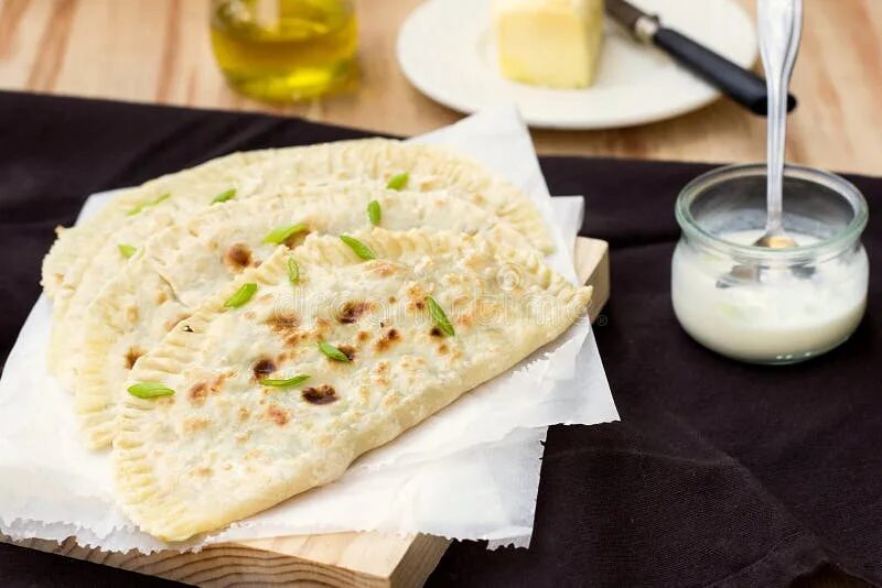 Янтык с мясом. Янтыки крымские с мясом. Кутабы ассорти. Кутаб джорат. Янтык крымский.