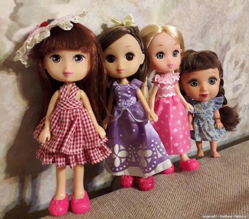 Включи маленьких куколок. Разные куклы. Кукла обычная. Маленькая куколка. Три куклы.