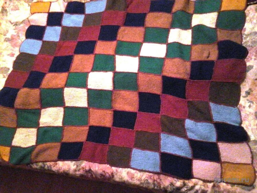 Плед из остатков пряжи крючком. Вязаные пледы из остатков пряжи. Плед спицами из остатков пряжи спицами. Плед квадратами. Плед 10 петель.