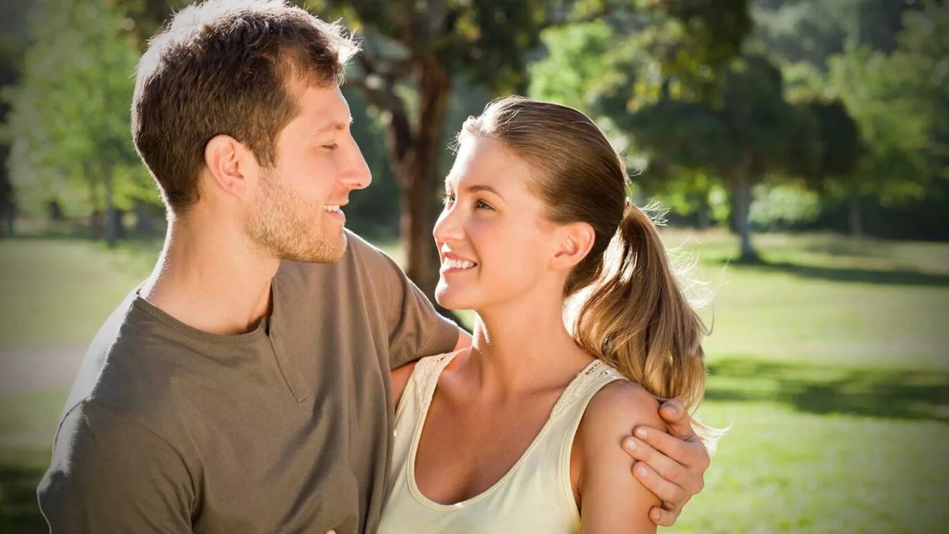 Женщины без мужа и детей. Счастливые влюбленные для статуса. Marriage. Hugging handsome. My husband is so handsome.