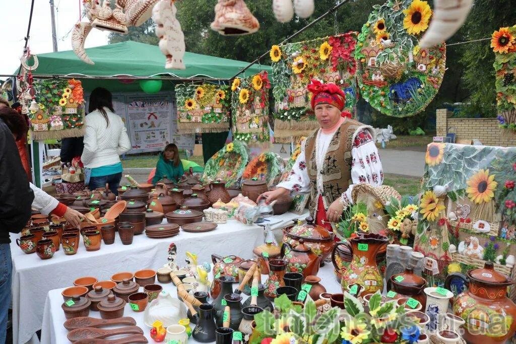 Что такое ярмарка. Российская ярмарка. Весёлая ярмарка. Русские ярмарки. Товары на Ярмарке.