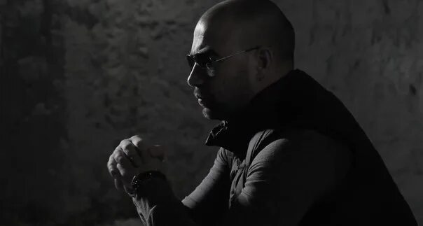 Руставели давно не ангел. Монотонная песня. Руставели многоточие. Руставели 2021. Монотонной песни фото.