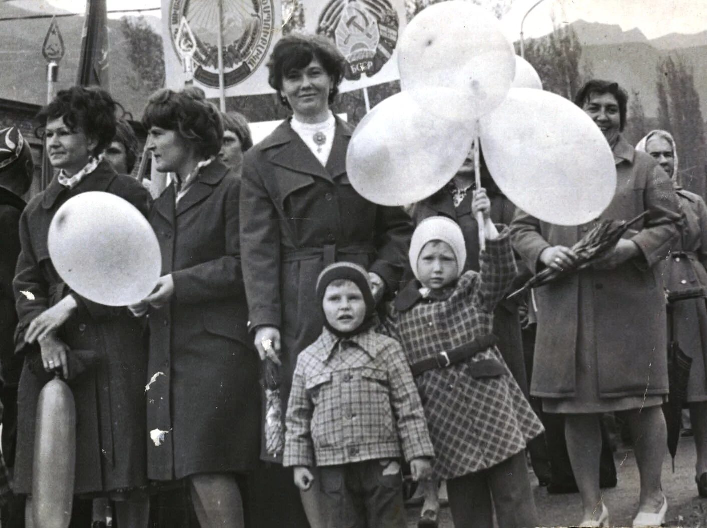 Советская дети 70-х. Дети 80-х. Демонстрация 1 мая 80-е годы. Дети 80-х СССР.