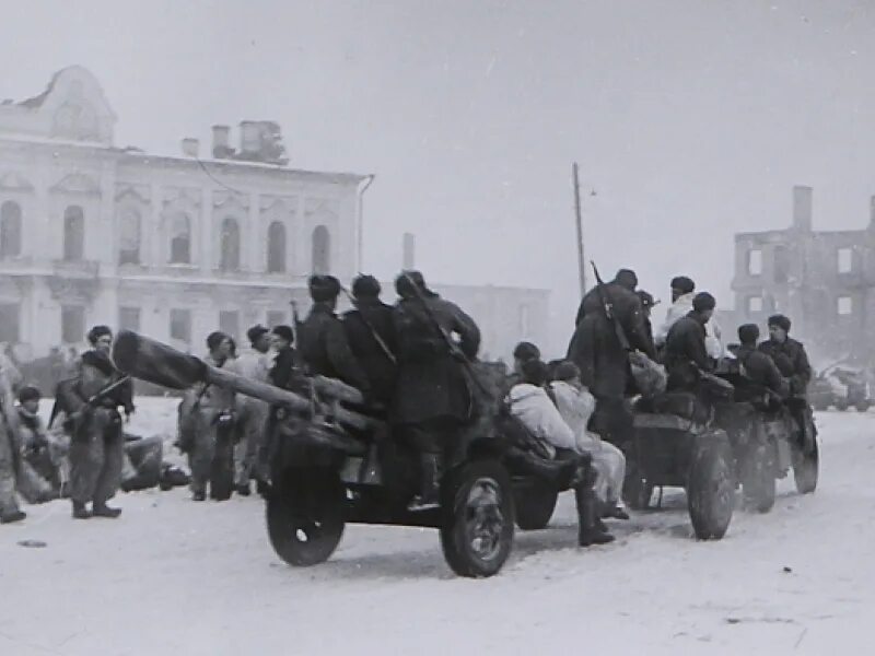 Новгород 1944 год. Освобождение Великого Новгорода от фашистских захватчиков. Освобождение Новгорода 1944. 20 Января 1944 освобождение Новгорода. 20 Января день освобождения Великого Новгорода.