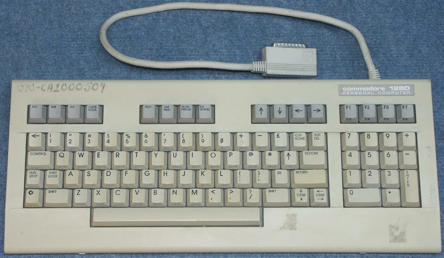Игры на 1 клавиатуру. Старая клавиатура. Клавиатура старого компьютера. Компьютерная клавиатура Старая. Старая офисная клавиатура.